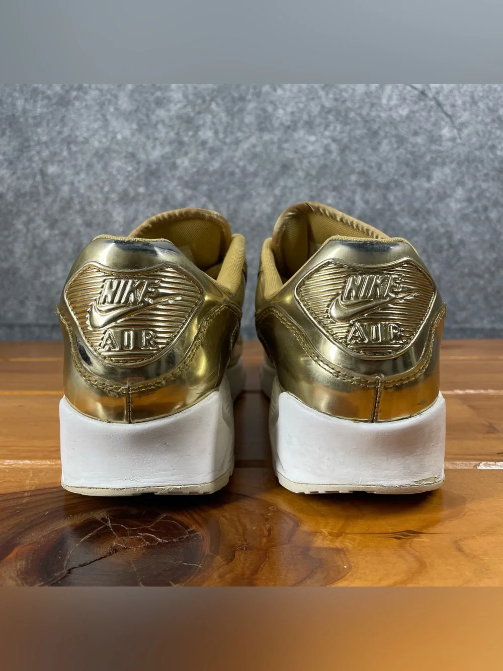 Nike Air Max 90 SP Womens Size 8.5 Metallic Gold Sneakers (CQ6639-700) FLAWS